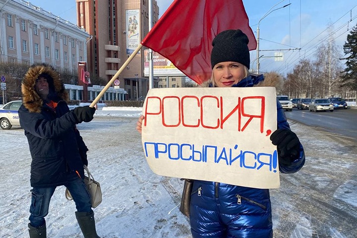 Барнаульскую активистку оштрафовали за пикет в день Конституции