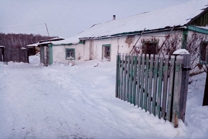 Пострадавших при пожаре под Карасуком детей экстренно везут в Новосибирск