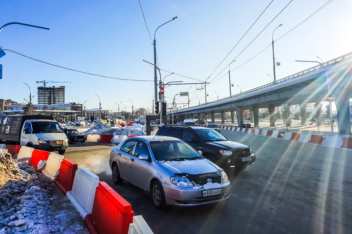 Проход на набережную заблокировали из-за строительства платного моста в Новосибирске