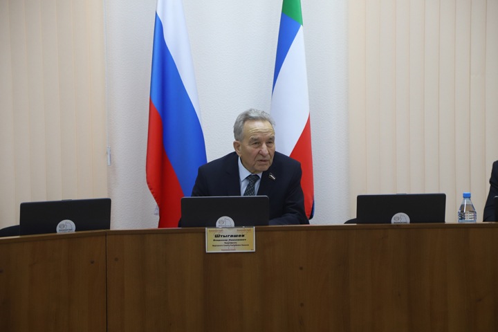 Парламент Калмыкии потребовал отставки спикера Верховного совета Хакасии