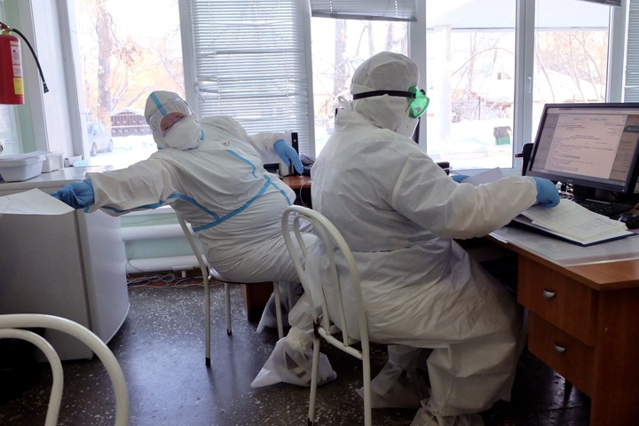 Аудиторы нашли нарушения в доплатах новосибирским медикам за COVID-19