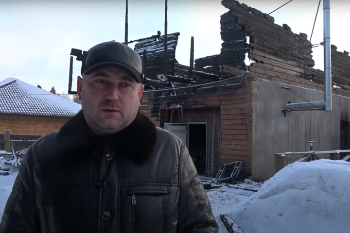 Загородный дом сгорел у соратника Анатолия Быкова в Красноярске. Хозяин уверен, что это был поджог