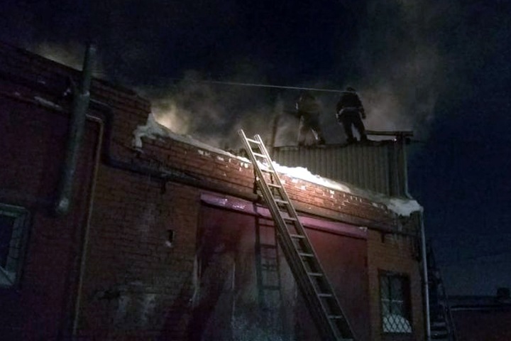 Опубликовано видео смертельного пожара в новосибирском гаражном комплексе
