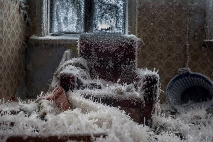 Мужчина и женщина замерзли насмерть в своей квартире в Бурятии