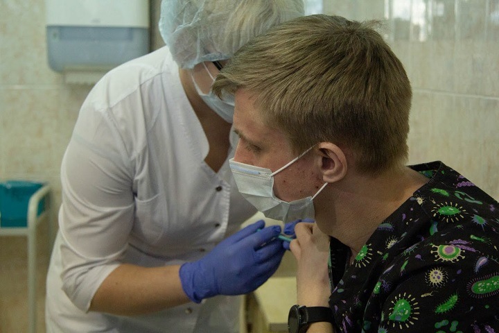 Новосибирцы столкнулись с проблемами при «массовой вакцинации»