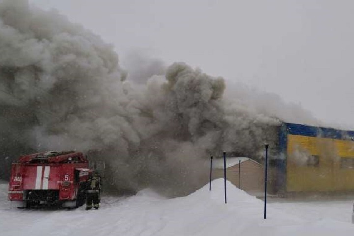 Торговый центр загорелся в Кузбассе