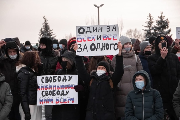 Красноярских подростков вызвали в СК по делу об акции в поддержку Навального