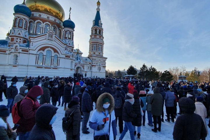Как разгоняли мирный митинг в Омске. ВИДЕО