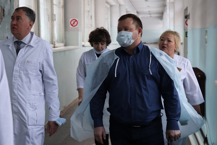Кузбасский министр получил медаль вместо наказания за приказ не брать анализы на коронавирус