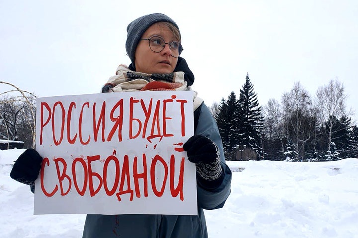 Пикет в поддержку Навального проходит в центре Новосибирска