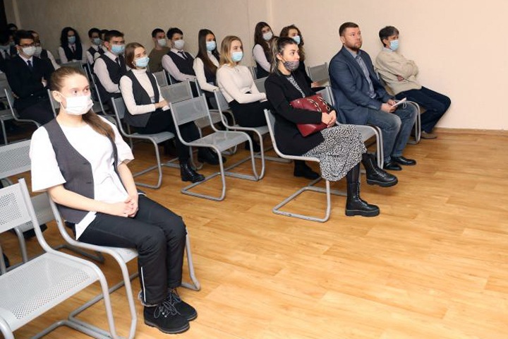 Новосибирский депутат поучил школьников «интернет-розыску»