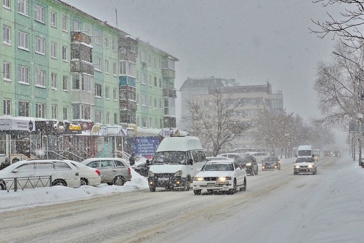 Скорая не может добраться до пациентов в Бийске из-за неубранного снега