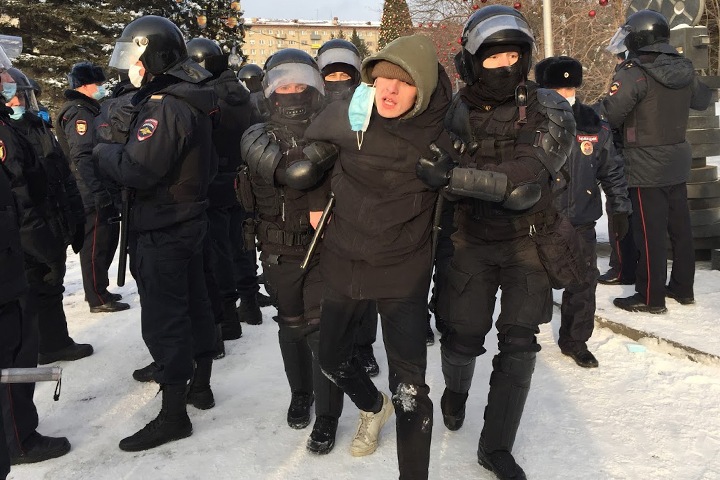 Десятки тысяч россиян потребовали остановить полицейское насилие и план «Крепость»