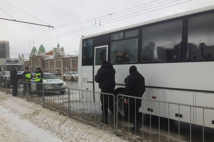Локоть: ограждения в центре Новосибирска связаны с незаконными массовыми мероприятиями