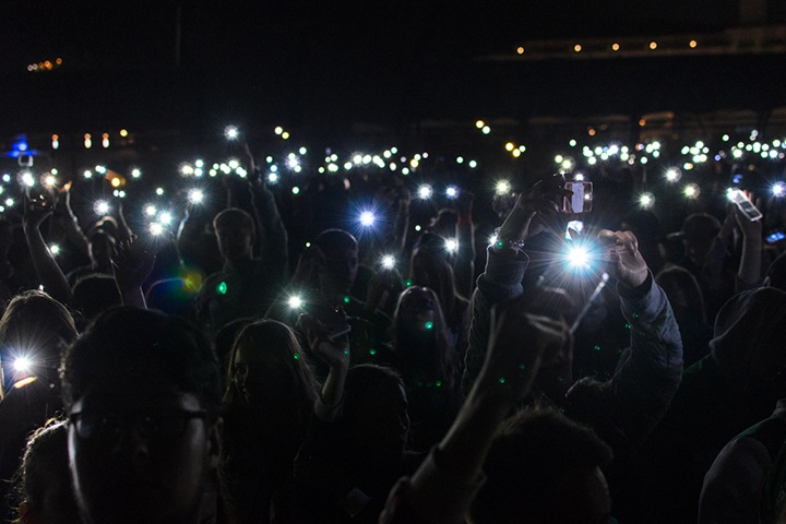 Жители сибирских городов зажгут фонари в поддержку Навального