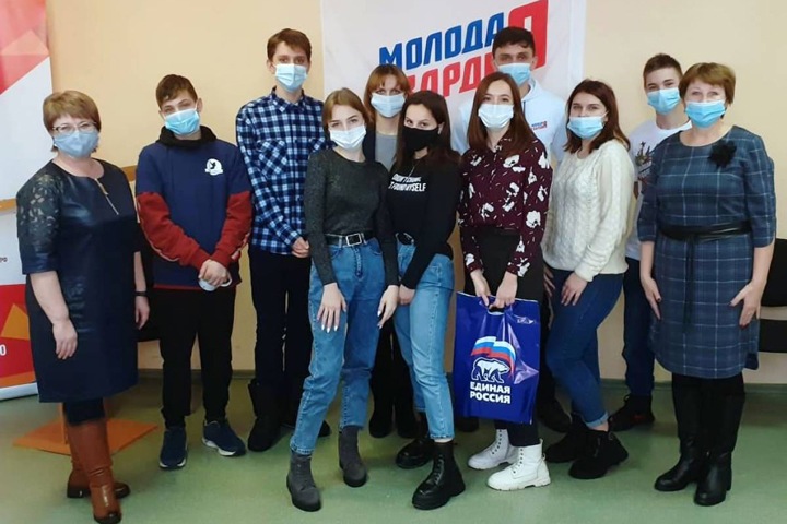 Единороссы привлекли новосибирских школьников к политической игре