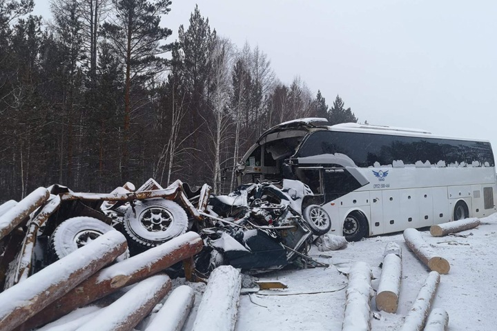 Иркутская полиция возбудила дело после гибели пяти человек в аварии с автобусом