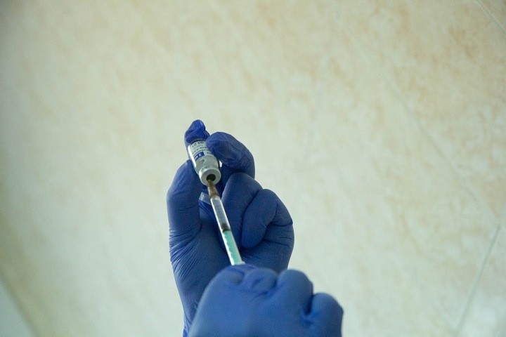Новосибирский врач заявил о неэффективности вакцины «Вектора» от COVID-19