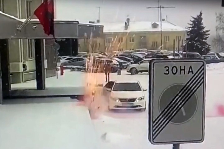 Опубликовано видео обстрела машины спикера горсовета Красноярска