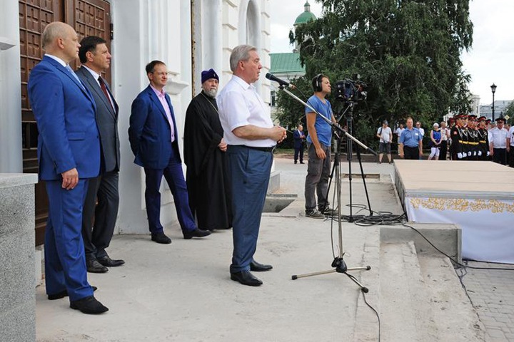 Омский экс-губернатор выступил против храма, ради которого вырубают сквер