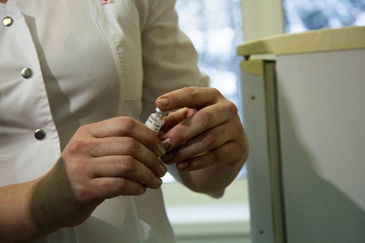 Большинство новосибирцев предпочли поставить зарубежную вакцину от коронавируса