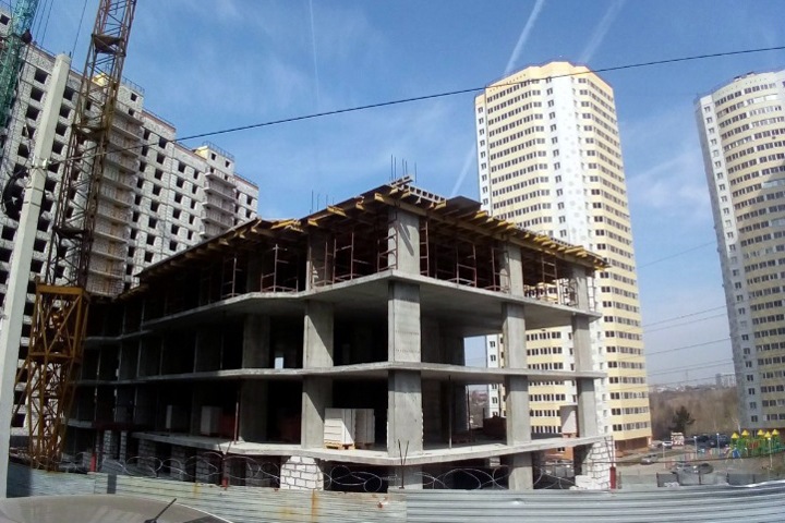 Достройку двух домов обманутых дольщиков в Новосибирске отдали связанному с властями фонду