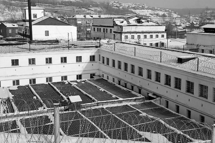 Экс-заключенный: Следователи могли прикрывать пытки в иркутском СИЗО через свои постановления