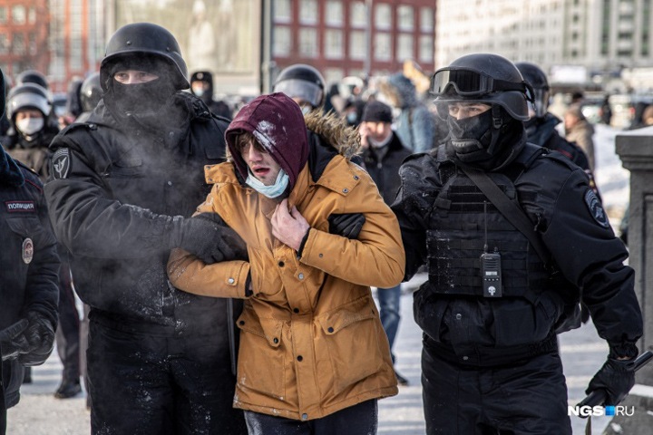 СК проверяет избиение новосибирца полицейским на митинге