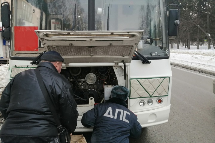 Водитель без прав возил пассажиров на неисправной маршрутке в Томске