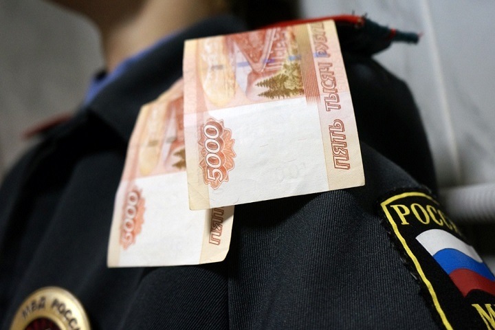Замглавного следователя МВД Тувы обвинили в получении взяток за трудоустройство в полицию