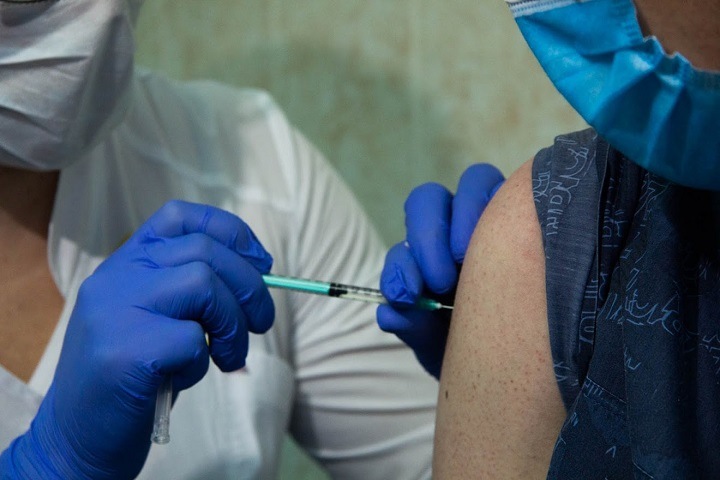 Роспотребнадзор заявил об эффективности новосибирской вакцины от COVID-19