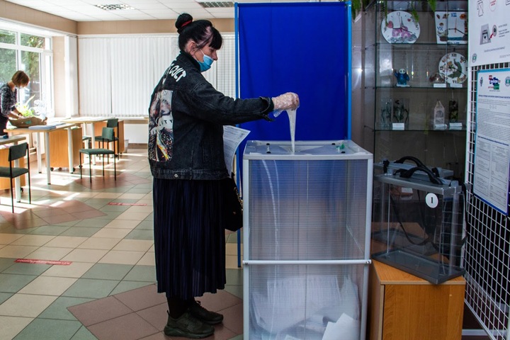 Единороссы позволили убрать место работы из бюллетеней и удвоить число переносных урн на выборах