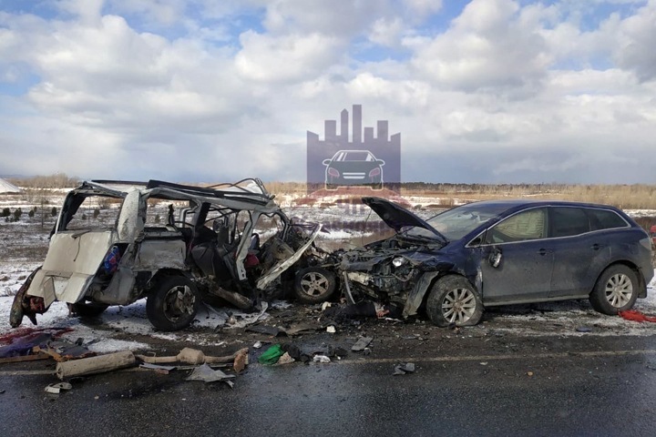 Трое погибли в страшной аварии под Красноярском