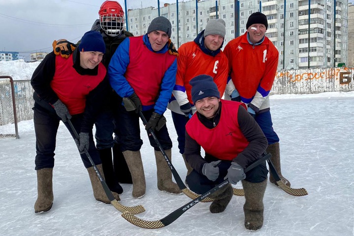 Команда Богучанской ГЭС закрыла хоккейный сезон победой