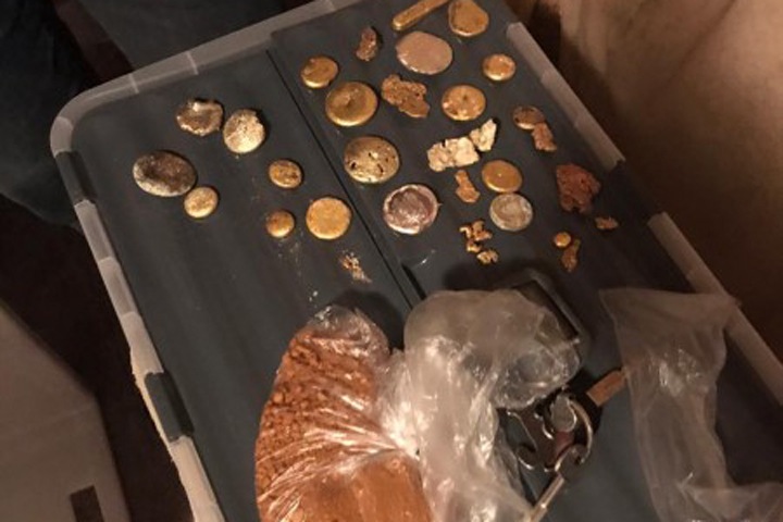 Полиция нашла у ранее судимого красноярца золото на 5 млн. Он заявил, что нашел металл в лесу