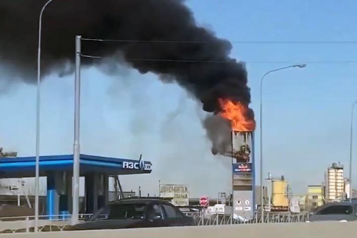 Табло с ценами на бензин загорелось под Новосибирском