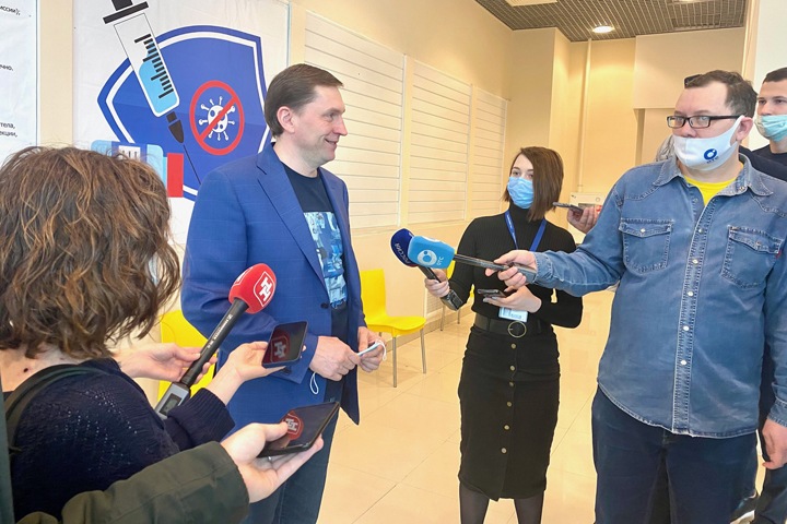 Пункт вакцинации от ковида открыли в связанном с новосибирским депутатом Госдумы ТРЦ перед выборами