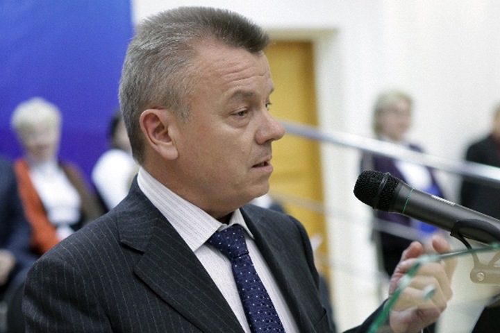 Единороссы попытались отобрать телефон у оппозиционного депутата гордумы Северска