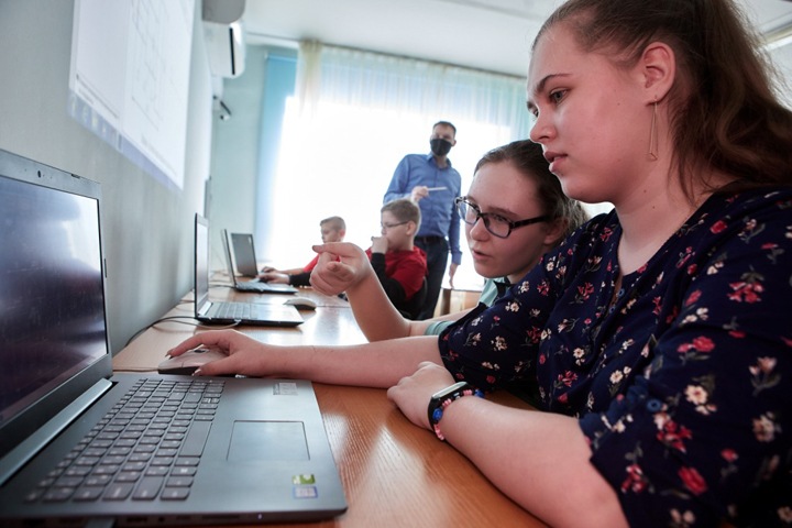 Школьники Кодинска прошли углубленный курс новой специальности при поддержке Богучанской ГЭС