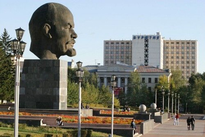 Главную площадь Улан-Удэ закроют для ухода за голубыми елями в день митинга сторонников Навального