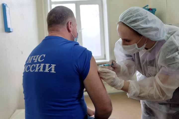 Уровень заболеваемости коронавирусом перестал падать в Новосибирской области