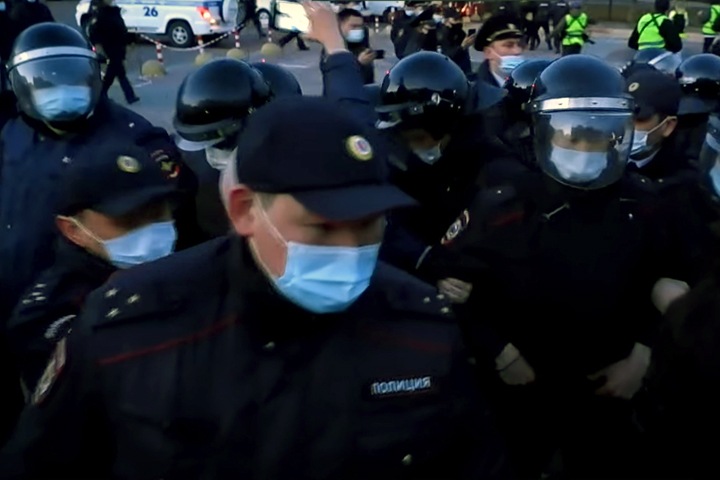 Задержанная на митинге в Улан-Удэ: Полицейский сожалел, что он не мог застрелить нас