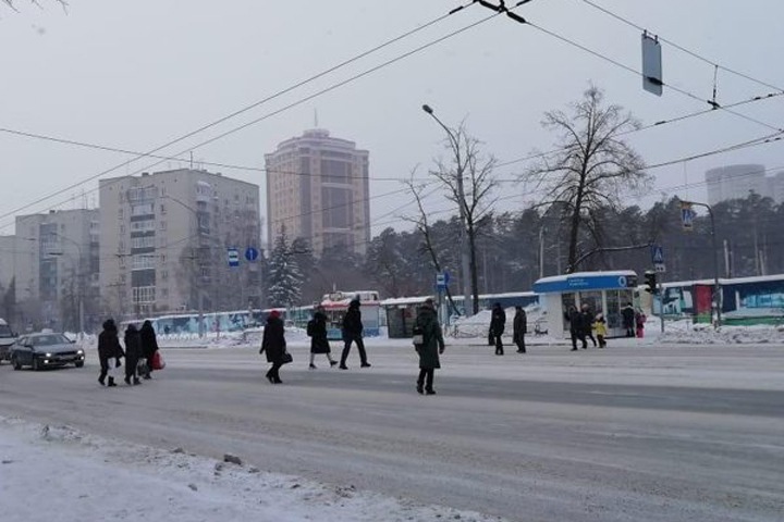 Вице-спикер новосибирского заксобрания попросил обезопасить трамвайные остановки