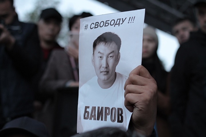 Суд вернул полиции дело снимавшего иркутское шествие блогера из-за ошибок