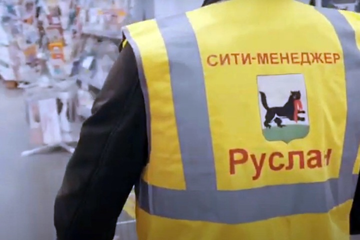 «Сити-менеджер Руслан» починил дорожные ямы Иркутска дошираком
