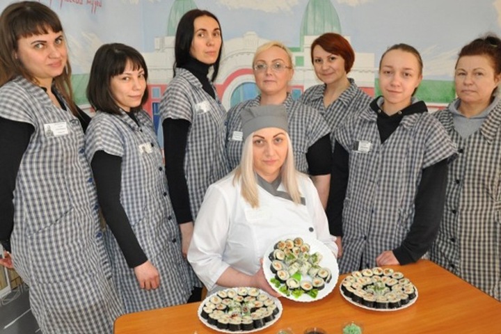 Новосибирских заключенных научили готовить суши