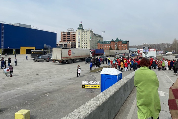 Торговый центр «Мега» эвакуировали в Новосибирске