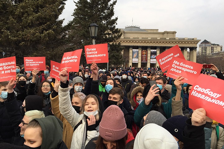 «Люди остаются. Я думаю, будем продолжать»: сибиряки о том, как быть после закрытия штабов Навального