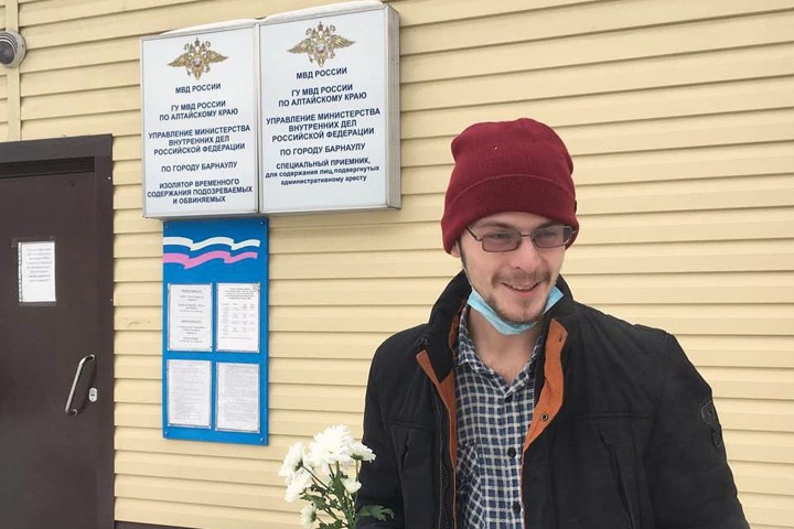 Троих активистов задержали в Барнауле