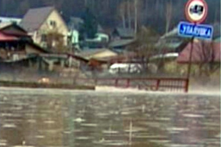 Режим ЧС ввели в Горно-Алтайске из-за наводнения
